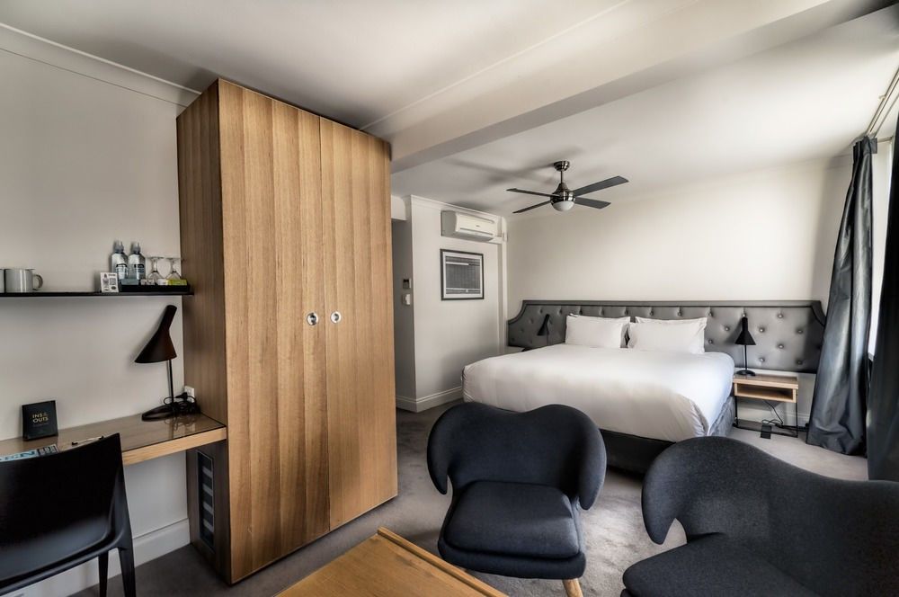 เพนชั่น โฮเต็ล เพิร์ธ Hotel เพิร์ท ภายนอก รูปภาพ