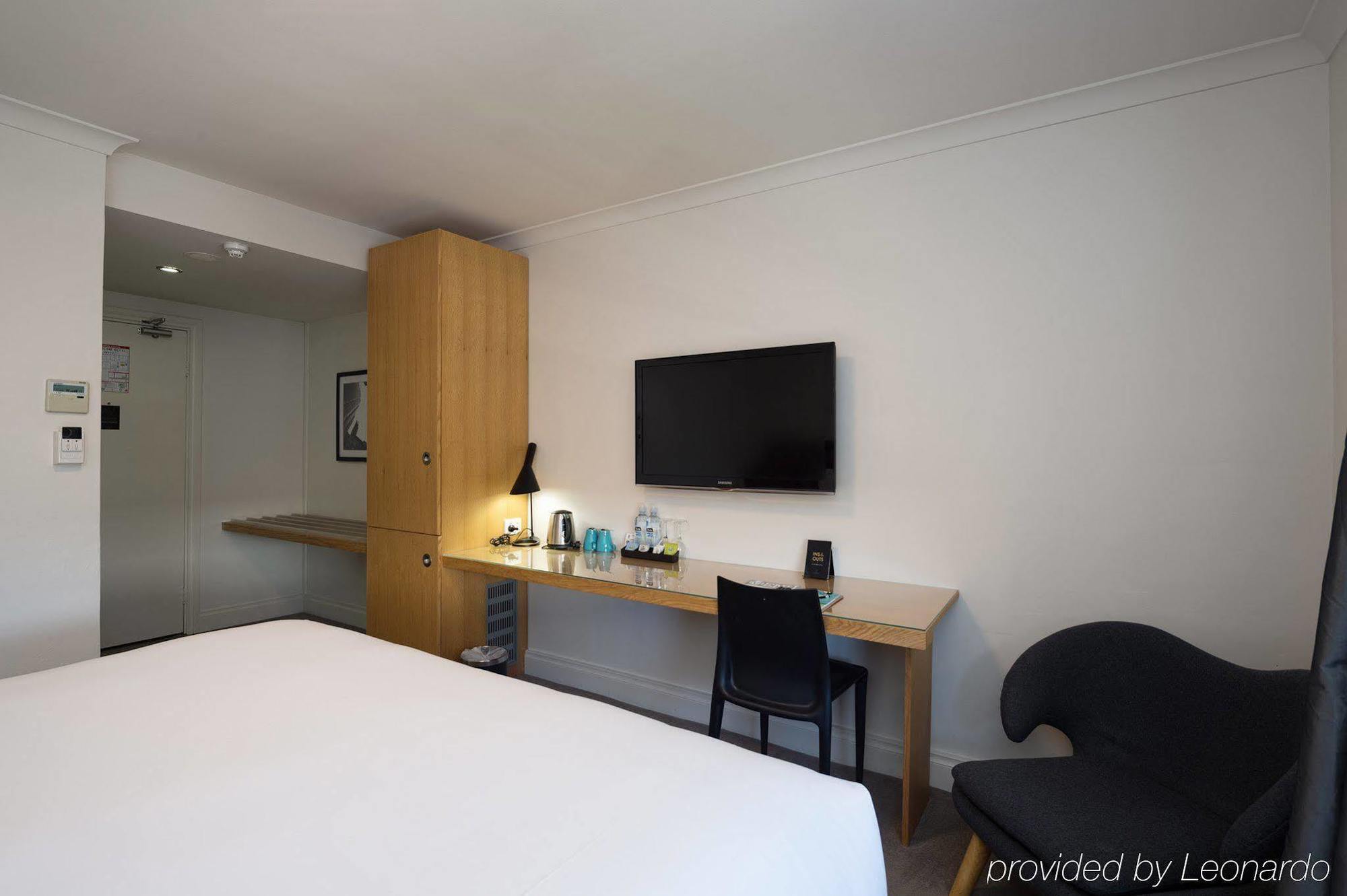 เพนชั่น โฮเต็ล เพิร์ธ Hotel เพิร์ท ภายนอก รูปภาพ