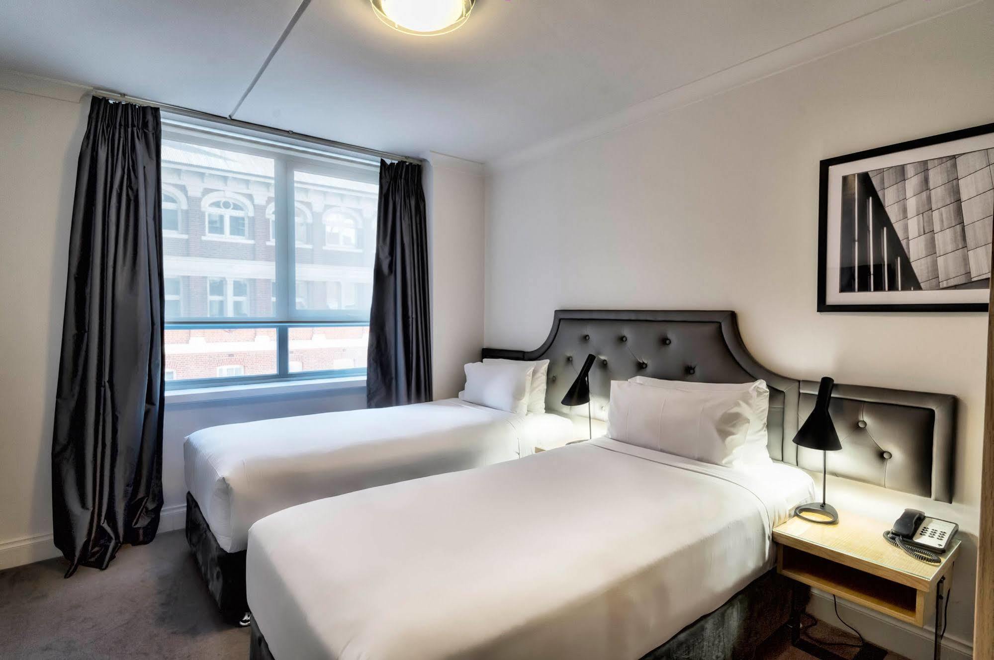 เพนชั่น โฮเต็ล เพิร์ธ Hotel เพิร์ท ภายนอก รูปภาพ