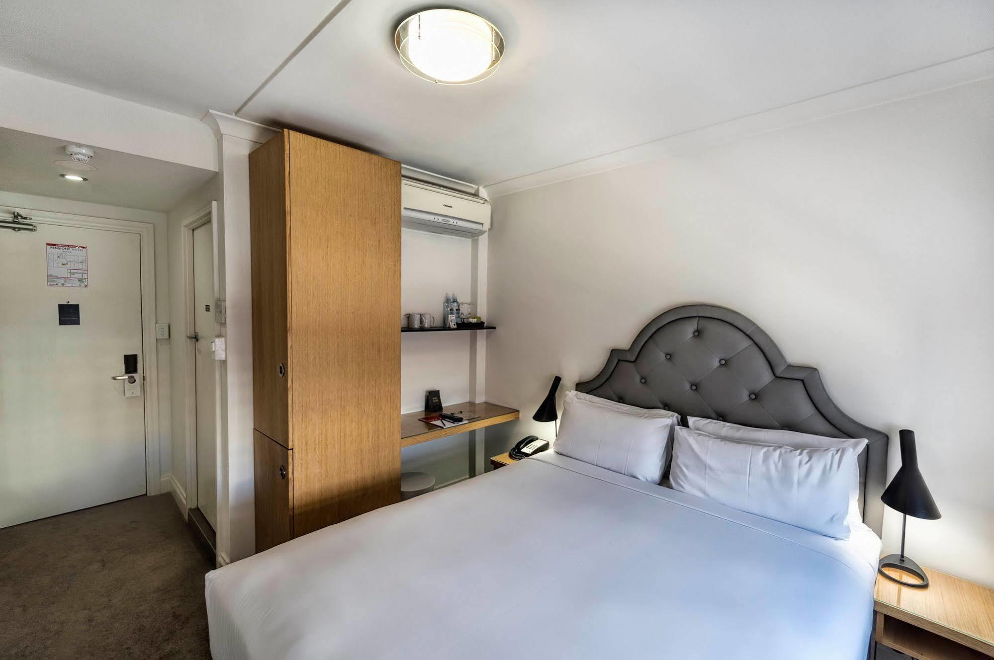 เพนชั่น โฮเต็ล เพิร์ธ Hotel เพิร์ท ภายนอก รูปภาพ
