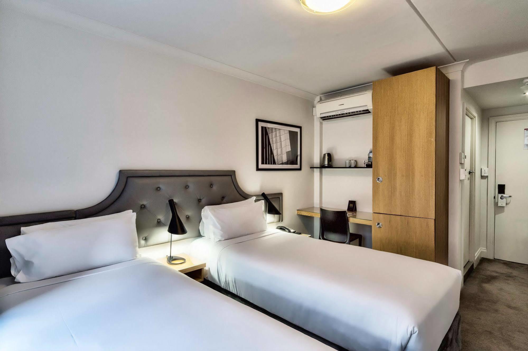 เพนชั่น โฮเต็ล เพิร์ธ Hotel เพิร์ท ภายนอก รูปภาพ